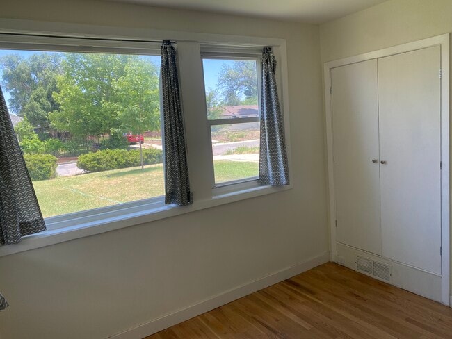 Building Photo - 3065 N Glencoe St