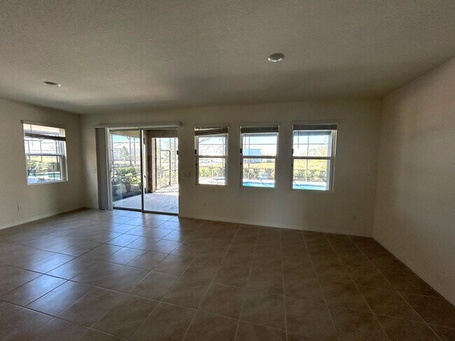 Building Photo - 7604 Oakmoss Loop