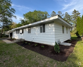 Building Photo - 8509 Stanley Ave S