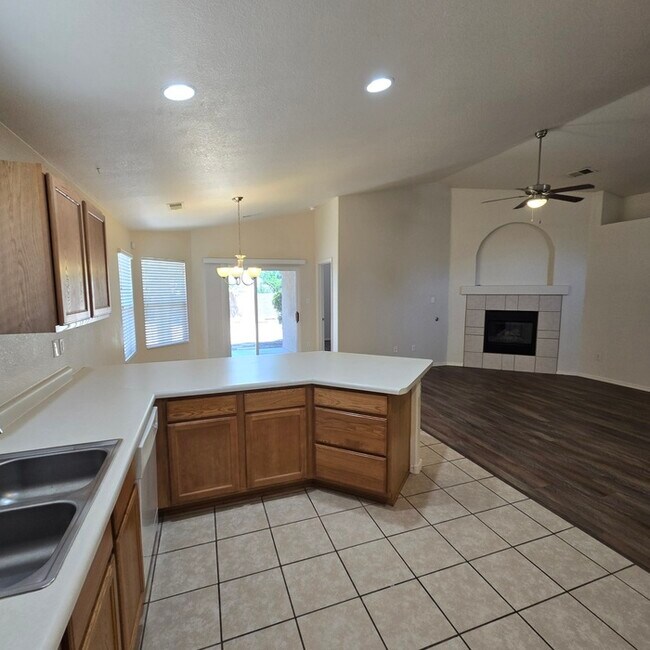 Building Photo - 669 Sunny Meadows Dr