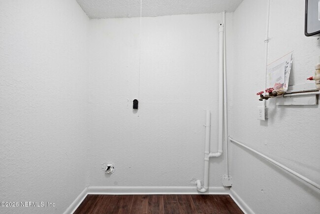 Building Photo - 5846 Abelia Rd