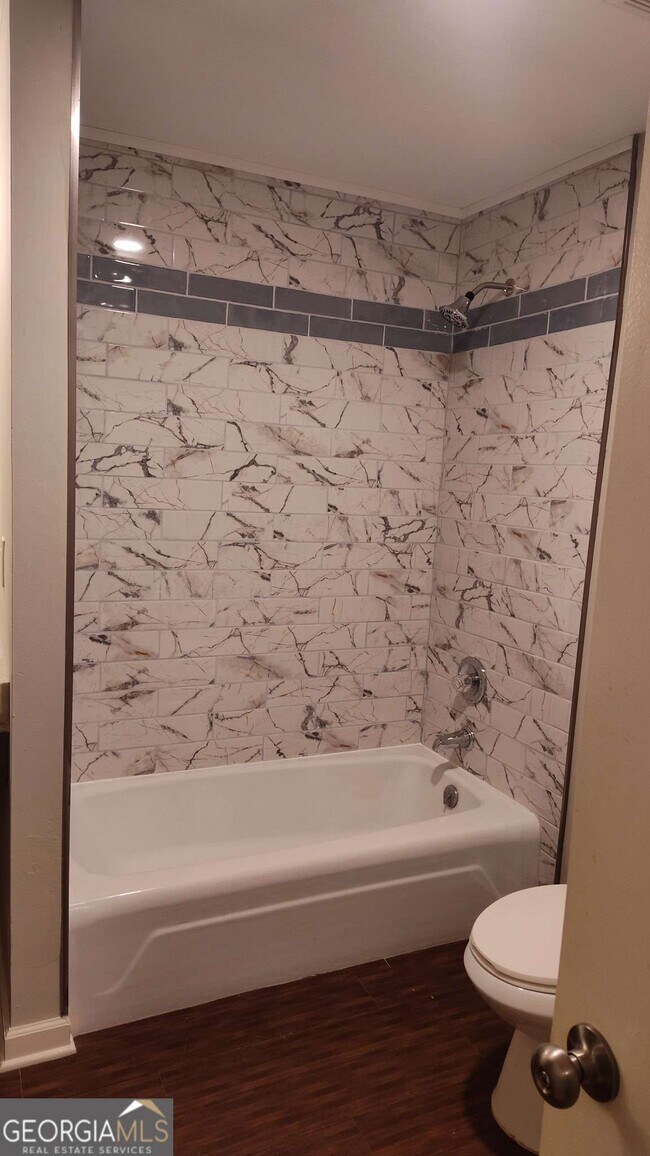 Building Photo - 3095 Colonial Way