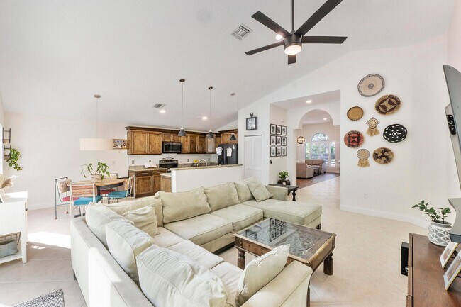 Building Photo - 6755 NW 75th Pl