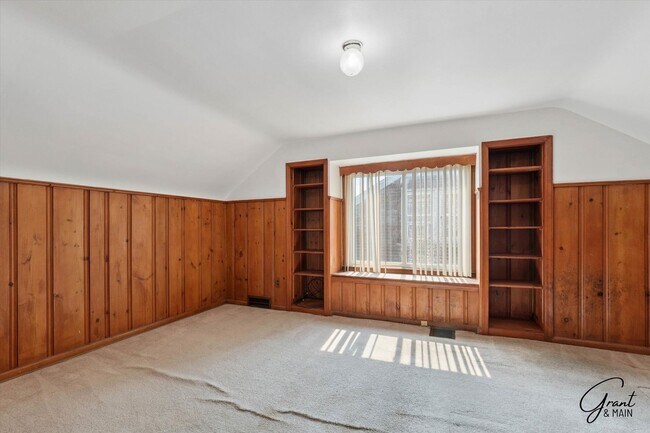 Building Photo - 3 bedroom bungalow $1250