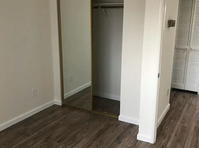 Building Photo - 1122 N Columbus Ave