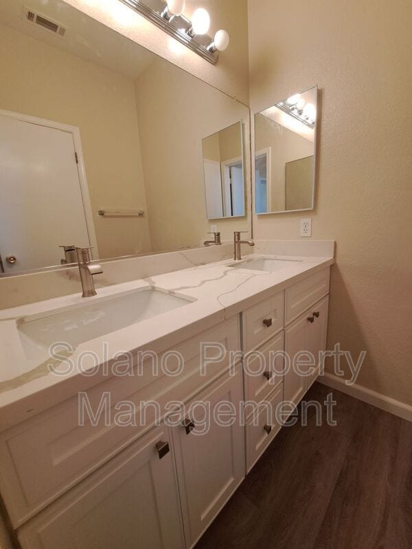 Building Photo - 849 Chateau Cir