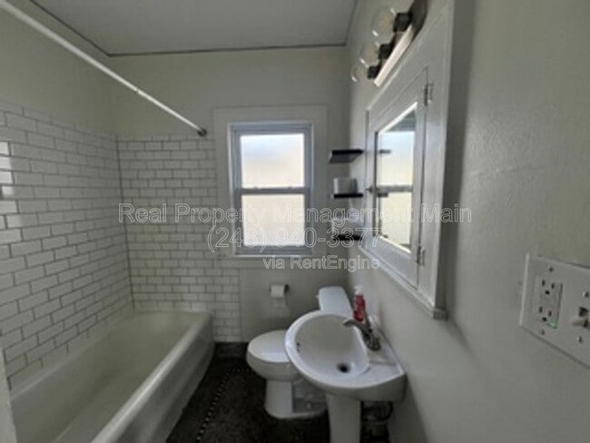 Building Photo - 9176 Chamberlain St