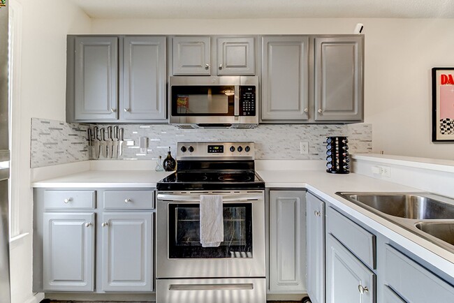 Building Photo - COMING SOON - Spacious Updated Condo in Gr...