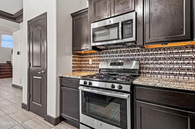 Building Photo - 12744 Midland Ct