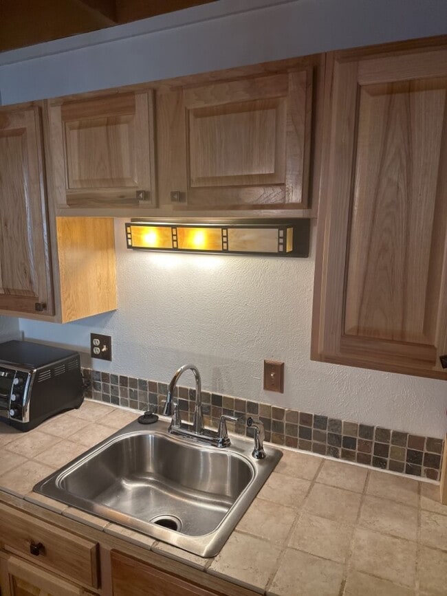 Building Photo - Quaint 1 Bedroom/1 Bath Unit in Wildernest...