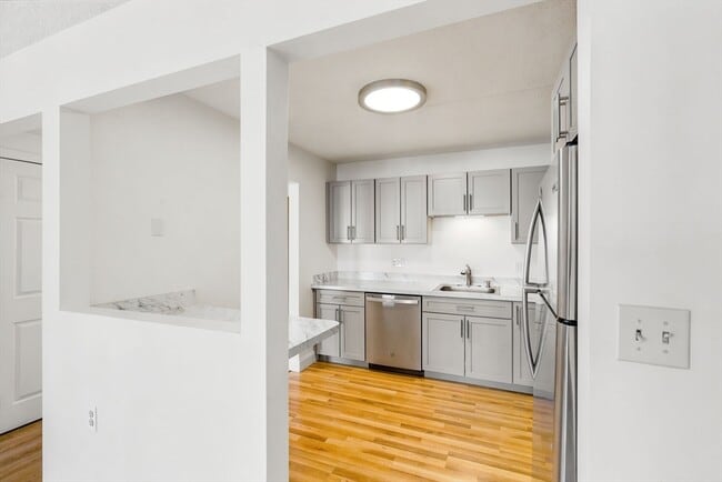 Building Photo - 100 Cove Way