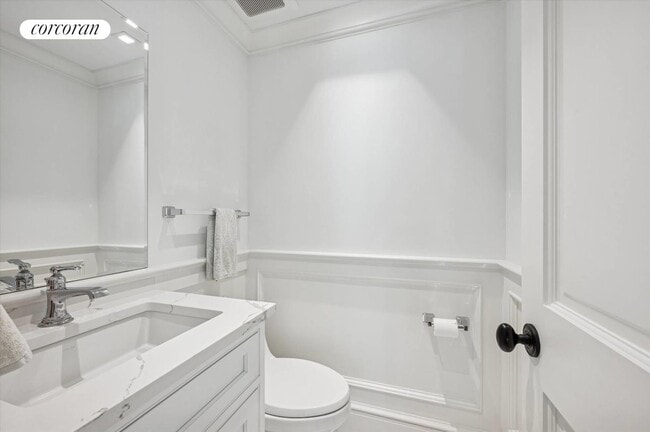 Building Photo - 30 Club Ln