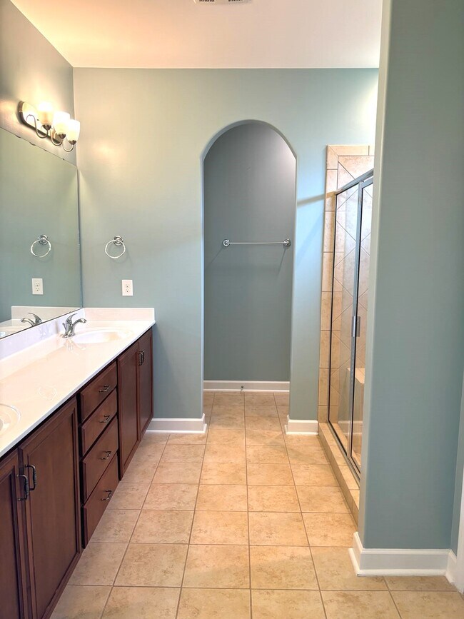 Building Photo - 231 Belclare Way
