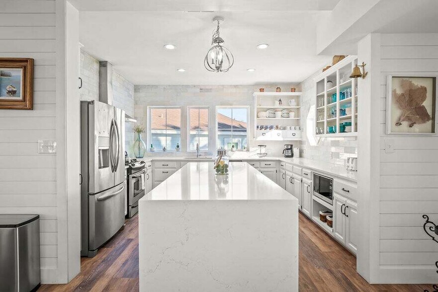 Building Photo - 707 Parkplace-SI ID1036727P