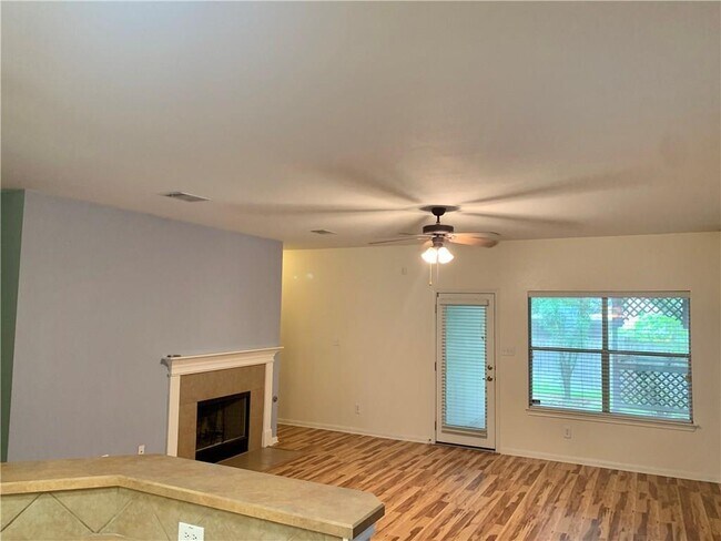 Building Photo - 1118 Boxwood Loop