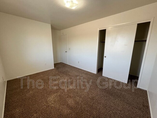 Building Photo - 859 W Mulberry Ave