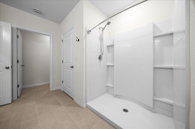 Building Photo - Move-In Ready! ***2 WEEKS FREE RENT**Beautiful 4-Bedroom Home with Modern Finishes & Room to Grow