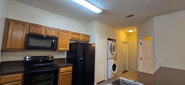 Building Photo - Willow Ridge - Ground Level Condo