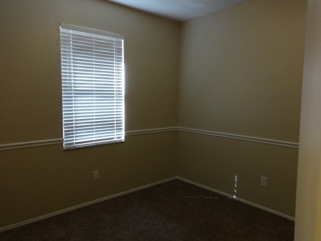 Building Photo - 523 Royal Ridge St