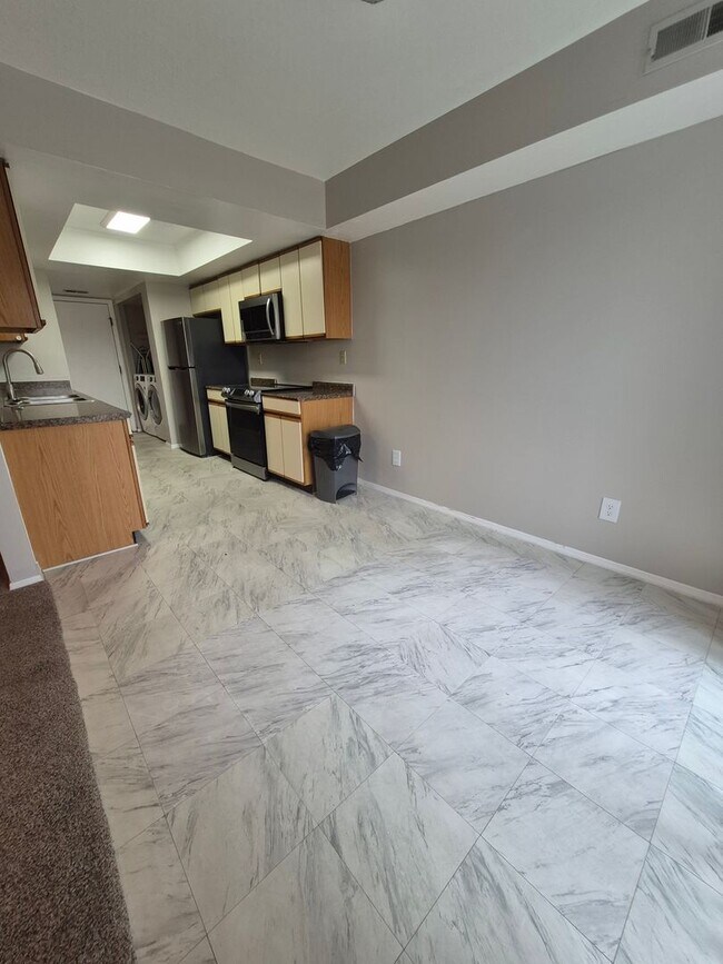 Building Photo - 1387 Sanzon Dr