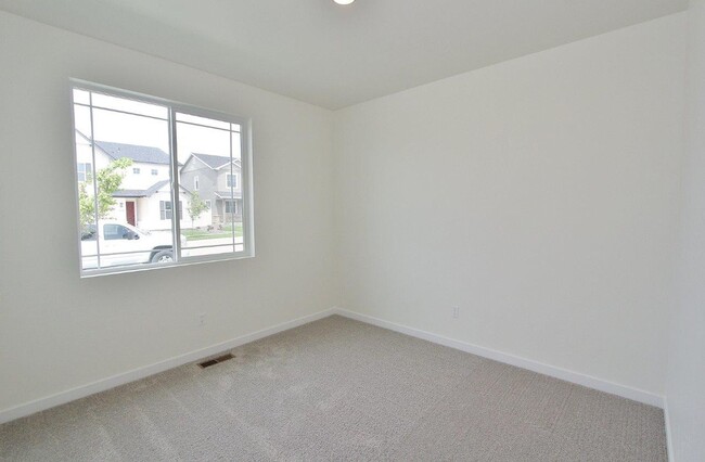 Building Photo - Immaculate Single-Level Home in Hope Springs