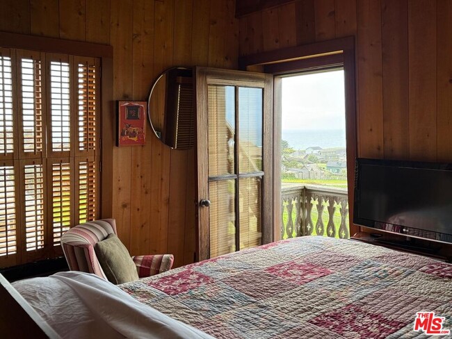 Building Photo - 45340 Little Lake St