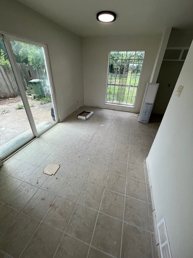 Building Photo - 408 Carter Dr