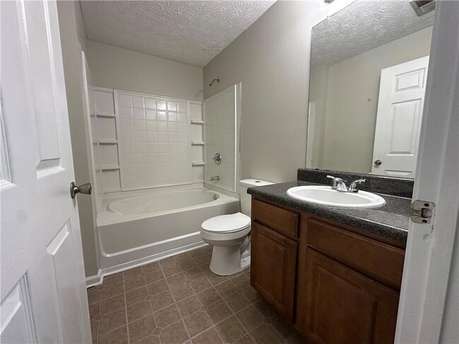 Building Photo - 13202 Fairington Ridge Cir