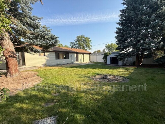 Building Photo - 719 47th St S