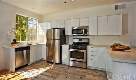 Building Photo - 8811 Burton Way