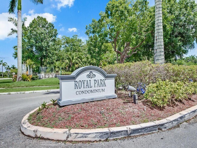 Building Photo - 108 Royal Pk Dr