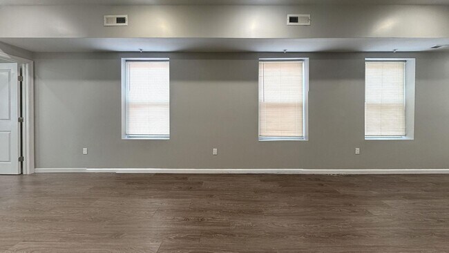 Building Photo - 275 S 56th St