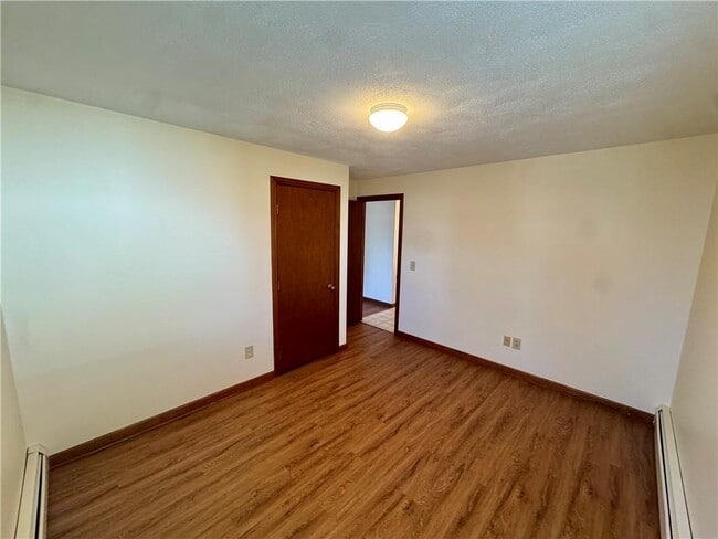 Building Photo - 135 Rounds Ave