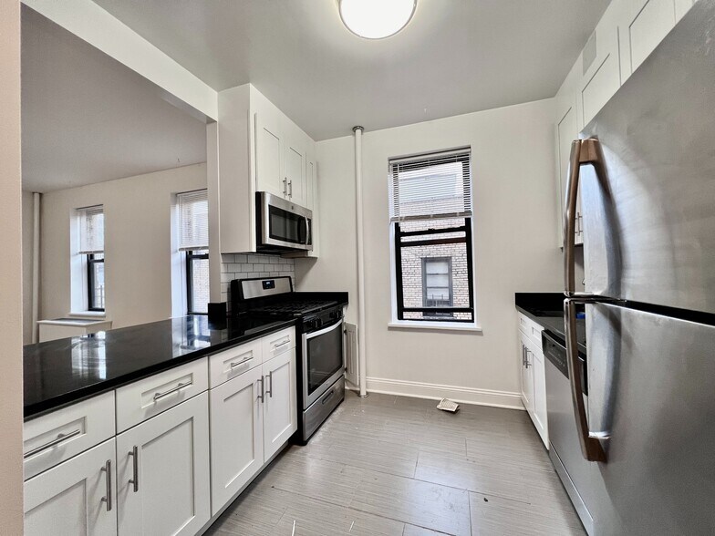 Building Photo - 105 Pinehurst Ave