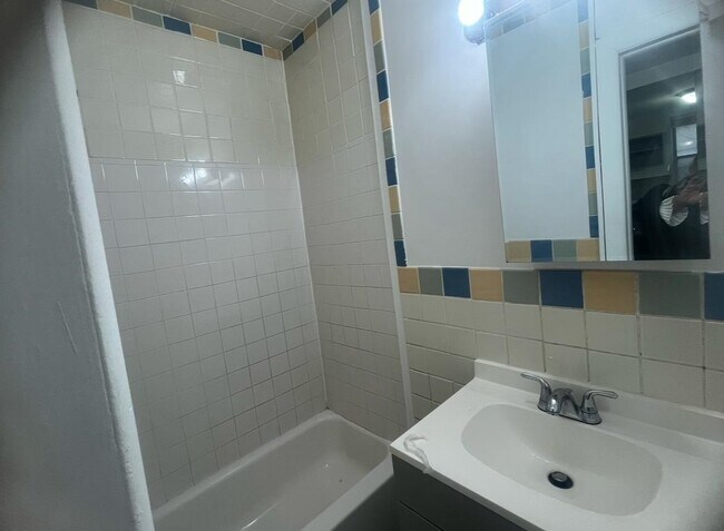 Building Photo - 417 19th St