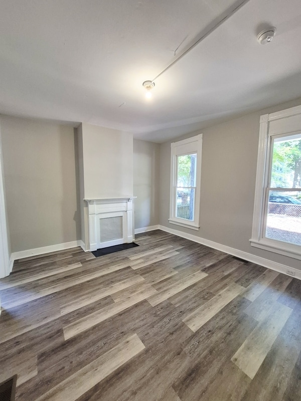 Building Photo - 3209 3rd Ave