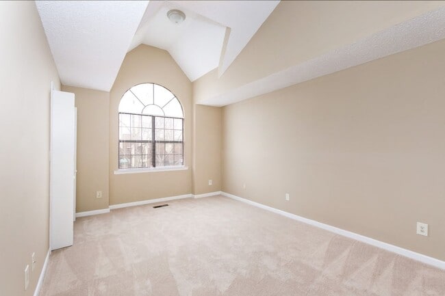 Building Photo - Chic & Spacious Townhome – 3 Beds, 3 Baths, and Modern Charm!