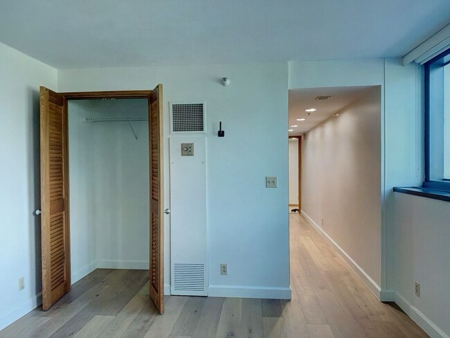 Building Photo - Stunning Kakaako 2 Bedroom at Nauru Tower