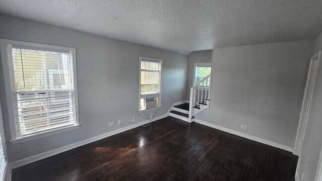 Building Photo - 407/409 Natalen Avenue