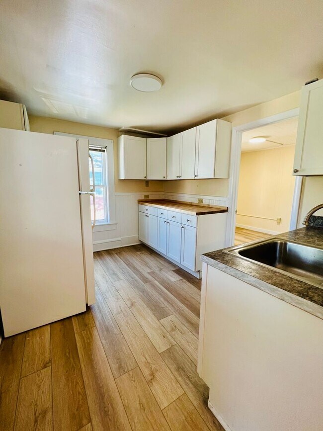 Building Photo - 50-52-52 Howard St