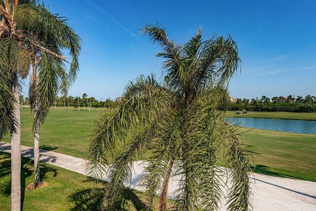 Building Photo - 6151 Bahia Del Mar Blvd S