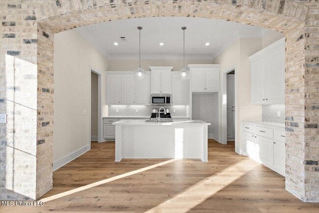 Building Photo - 464 Aurora Cir