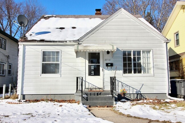 Building Photo - 3 bedroom house for rent