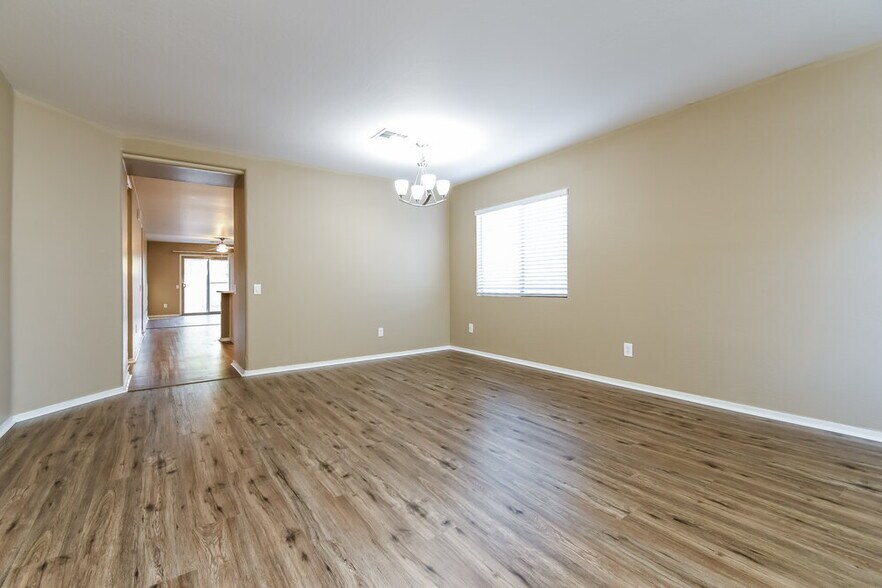 Building Photo - 1701 E Christopher St