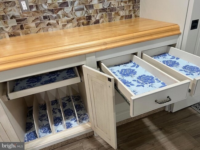 Building Photo - 216 Stern Cove