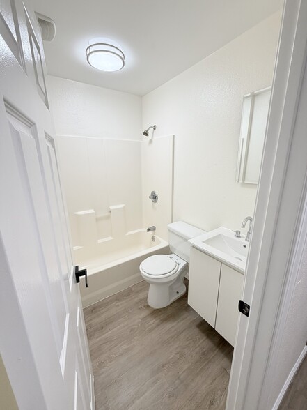 Bathroom 2 - 1924 Park Grove Ave