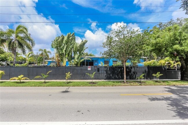 Building Photo - 706 S 19th Ave