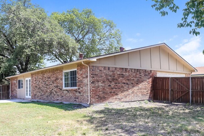 Building Photo - 8714 Miami Dr