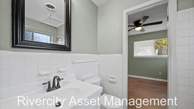 Building Photo - East Memphis Beauty!!!! Section 8 Welcomed...