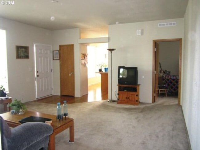 Building Photo - 3 Bedroom in Monroe